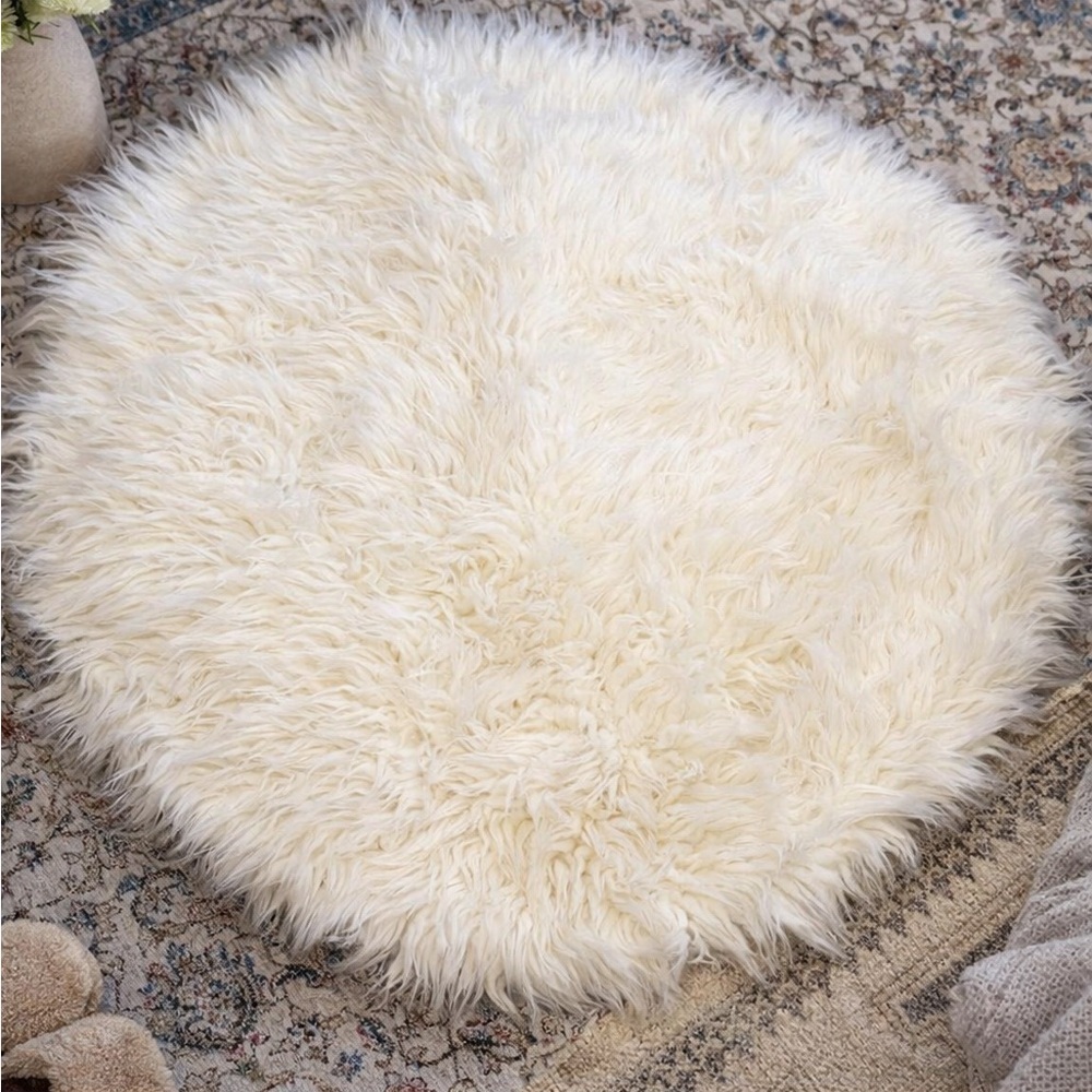 New Pillowfort 3’ Kids Quality Rug Round Fluffy Accent Rug 36” x 36” new w tags